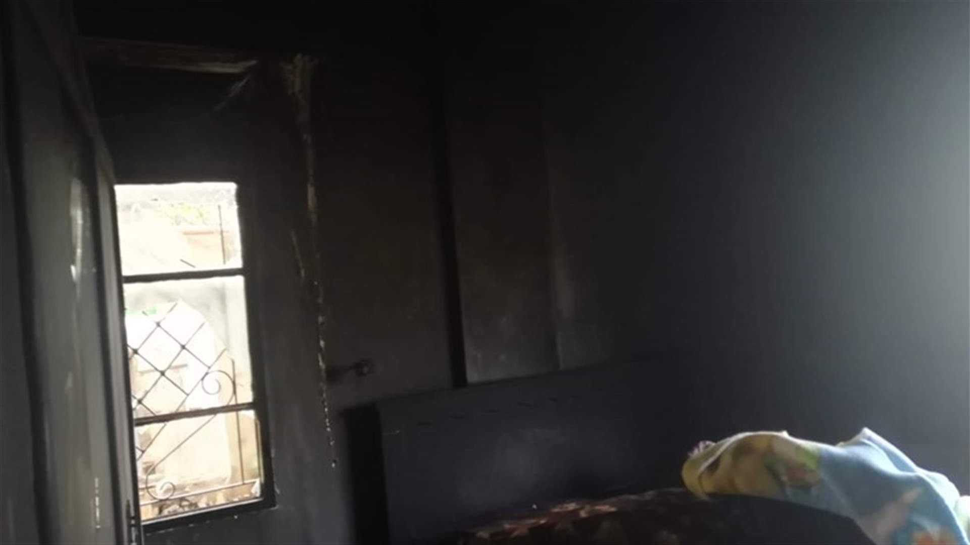 حريق في منزل في ببنين العكارية... واصابة زوجة صاحب المنزل (صور)