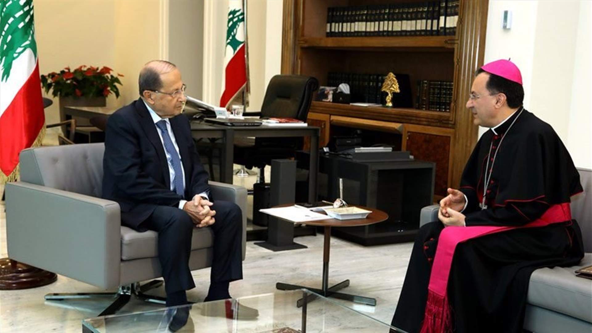 President Aoun receives letter from Pope Francis