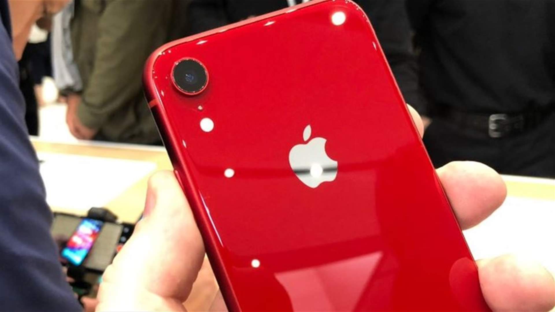 أبل تعلّق إنتاج آيفون XR...