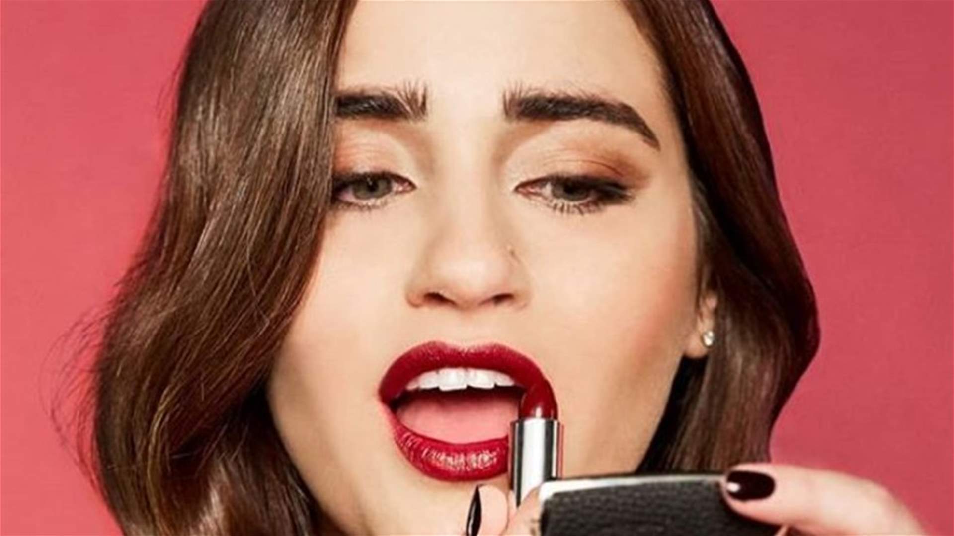 ايميه صياح تعود إلى تقديم نشرة الطقس في LBCI: "الطقس hot"! (فيديو)