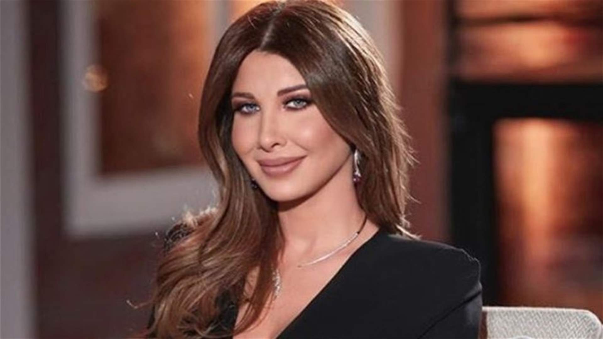 نانسي عجرم بفستان قصير... لماذا شُبّهت بالدوقة ميغان مركل؟ (فيديو)