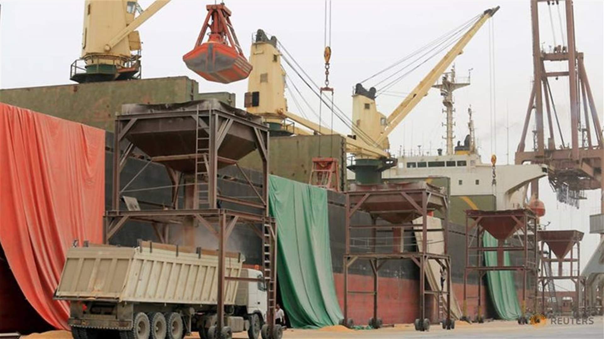 Fighting nears hospital in Yemen's Hodeidah, trapping young patients