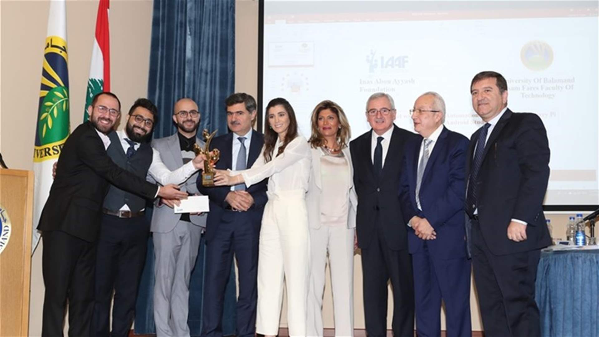 تسليم جائزة مسابقة إيناس أبو عياش في جامعة البلمند