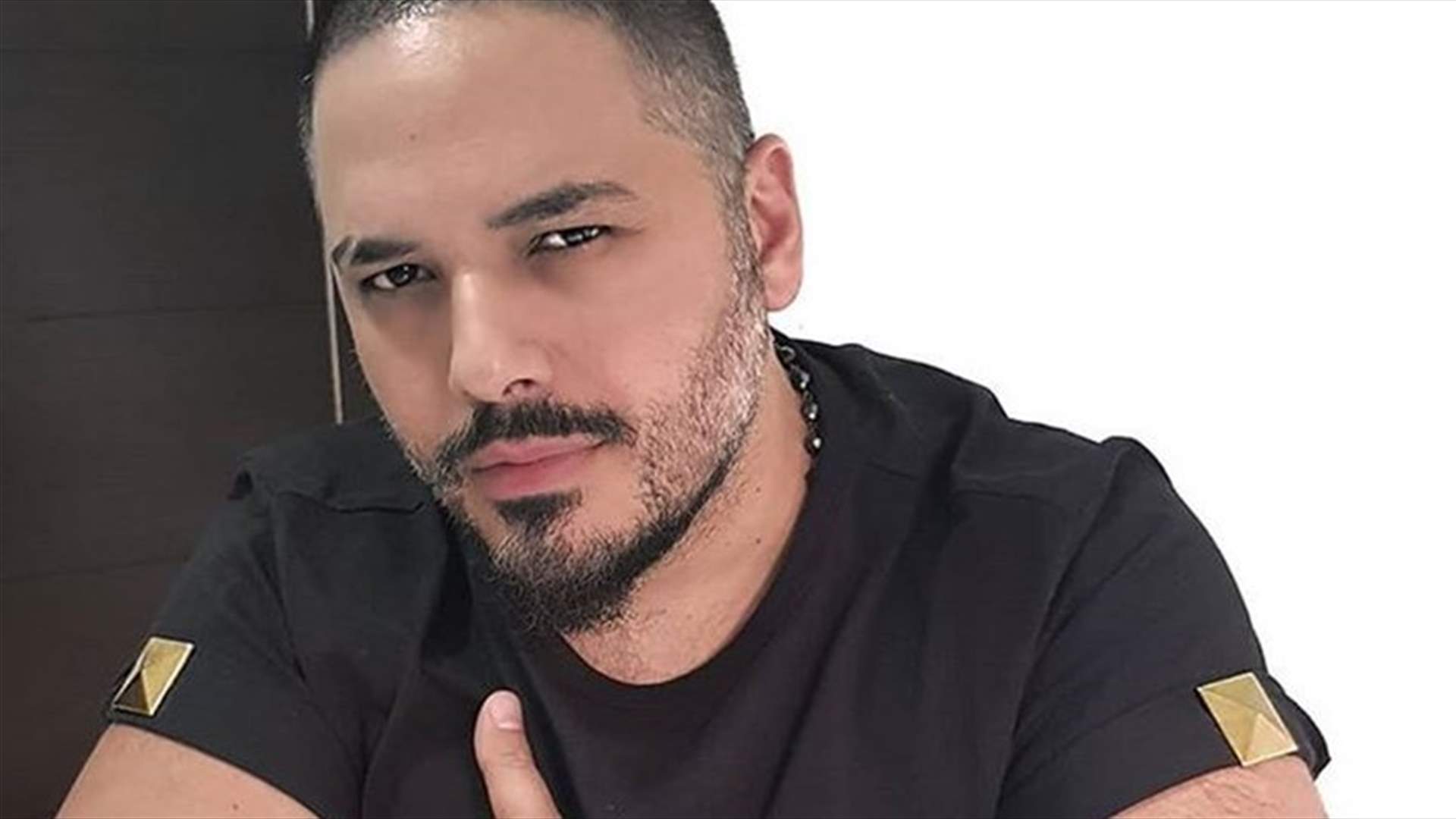 إتصال مفاجئ لرامي عياش قبل لحظات من صعوده على المسرح... من المتّصل؟ (فيديو)