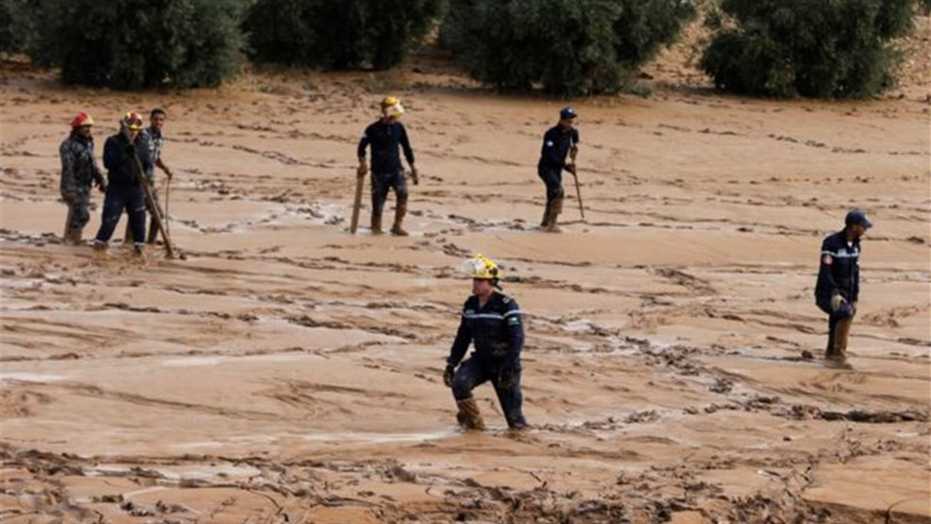 تواصل عمليات البحث عن طفلة مفقودة جرفتها السيول في الاردن