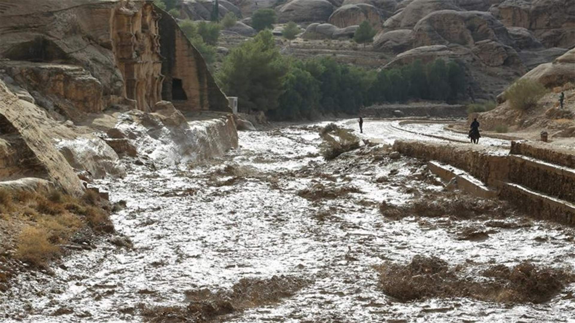 العثور على جثة الطفلة المفقودة التي جرفتها السيول في الاردن