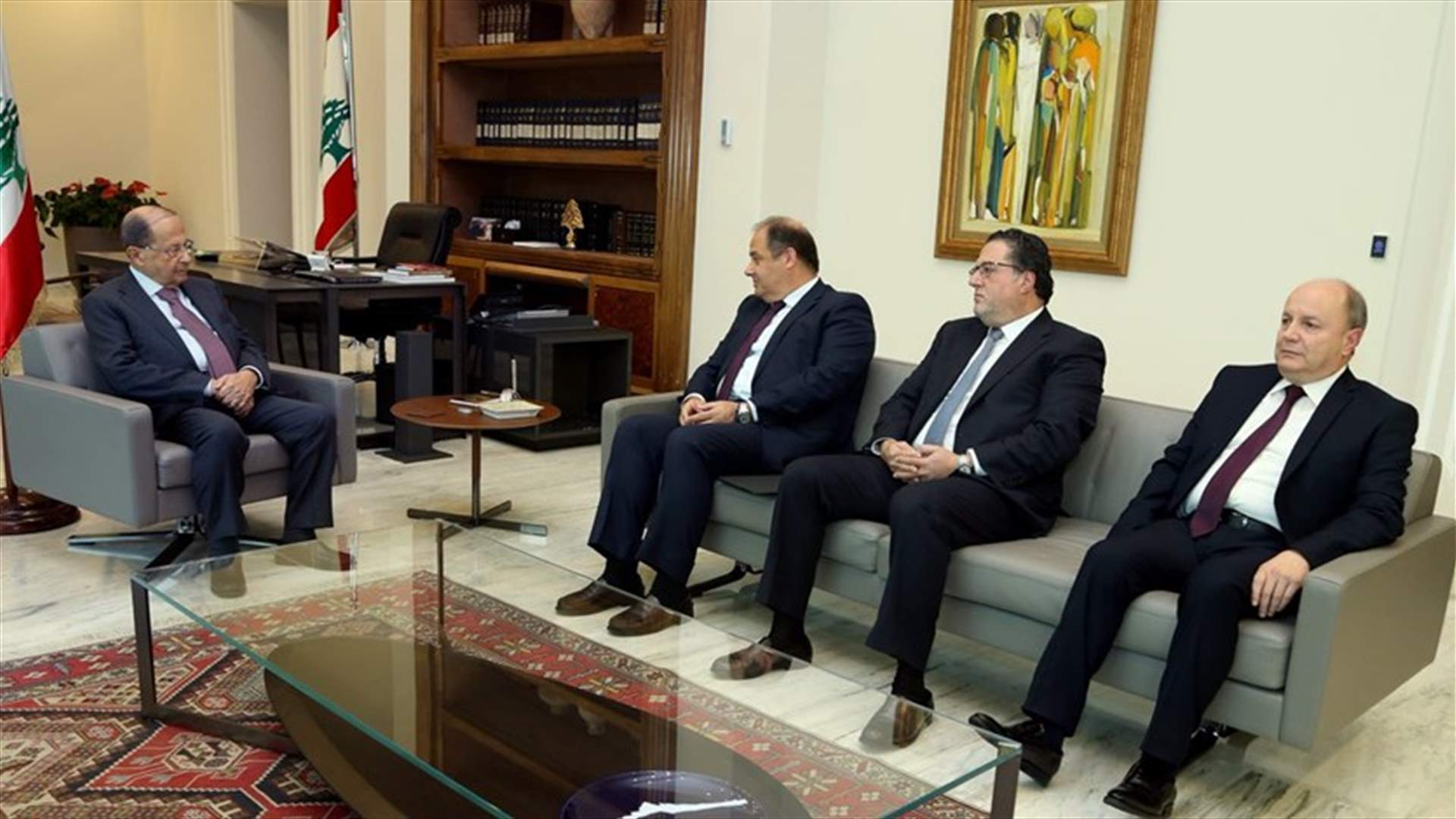 الرئيس عون تسلم من عربيد وشقير والاسمر تقريرا لخفض العجز وضبط المالية العامة