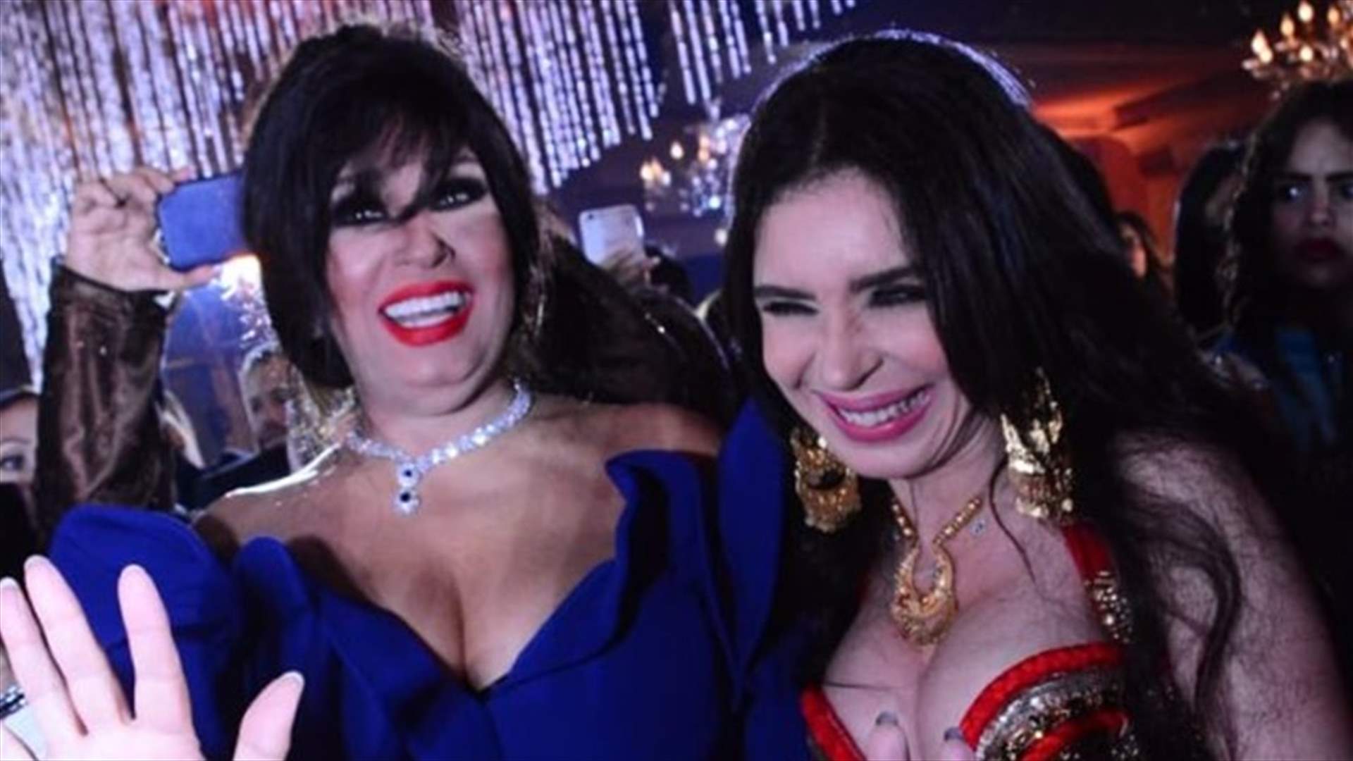 فيفي عبده تُشعل انستغرام برقصها مع دينا (فيديو)