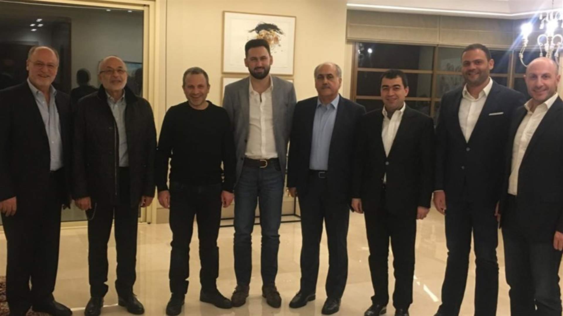معلومات للـLBCI: عشاء جمع مساء اليوم تيمور جنبلاط وباسيل