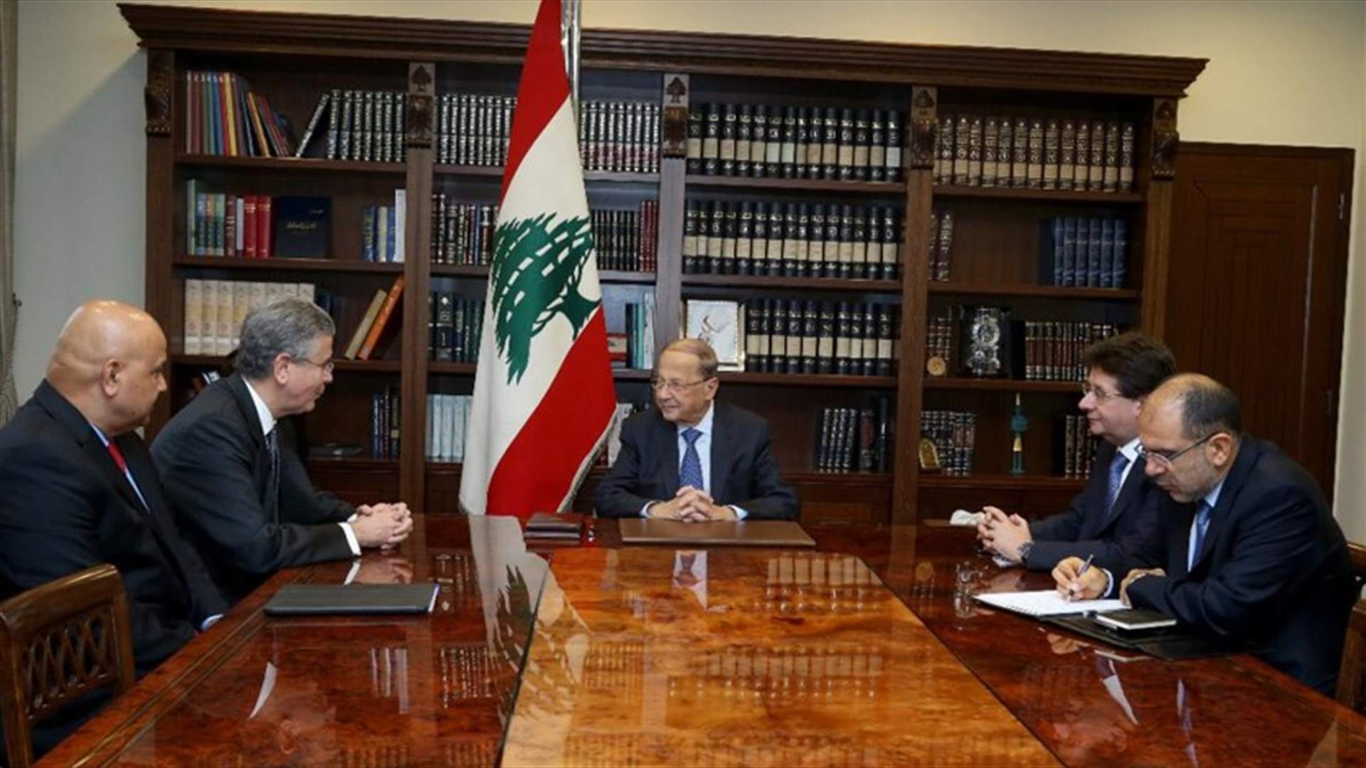 عون اكد امام نائب رئيس البنك الدولي استمرار عملية مكافحة الفساد