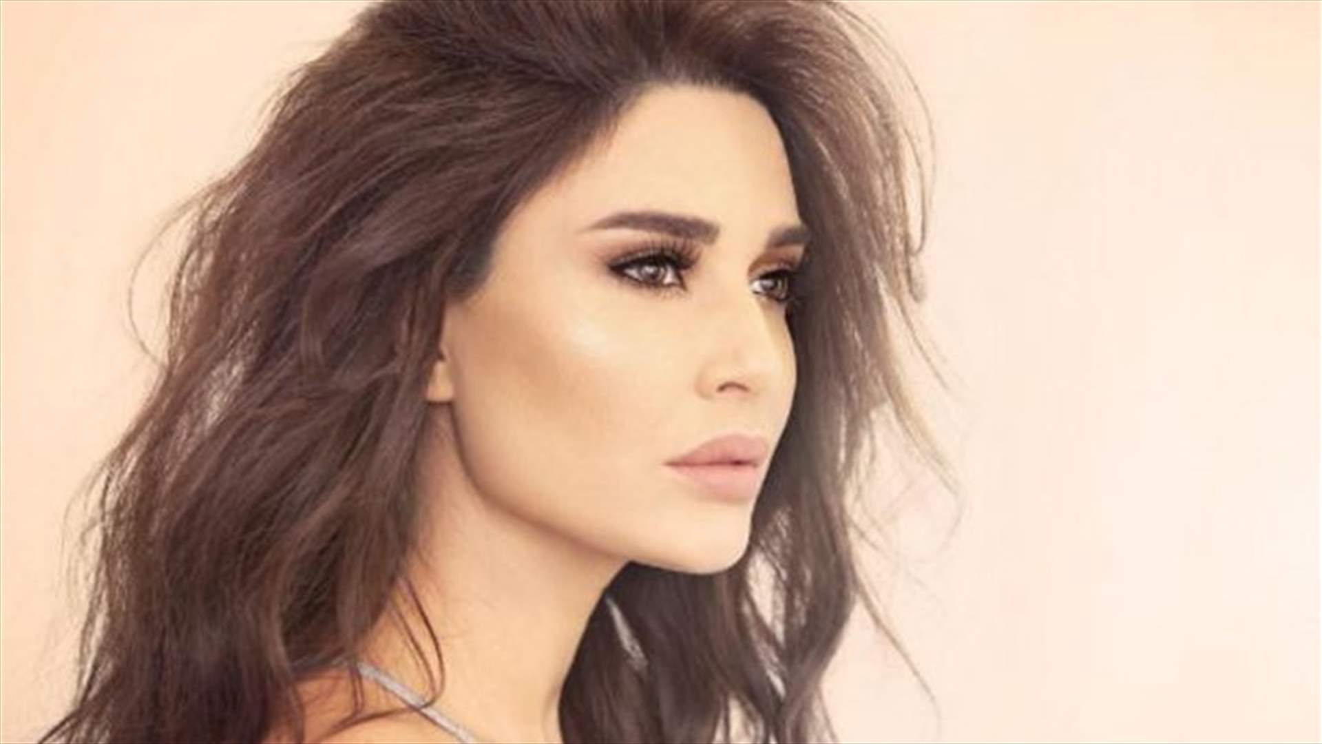 شبيهة سيرين عبدالنور ستُذهلكم.. نجمة شهيرة في تركيا! (صور)