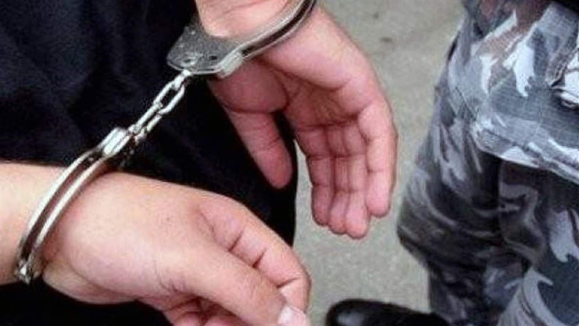 في القبة... دخلا الى صيدلية وسلبا الصيدلي بواسطة سكين