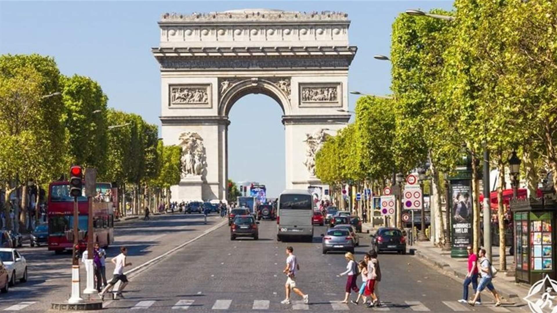 فرنسا تقلص اعتمادها على الطاقة النووية بحلول 2035