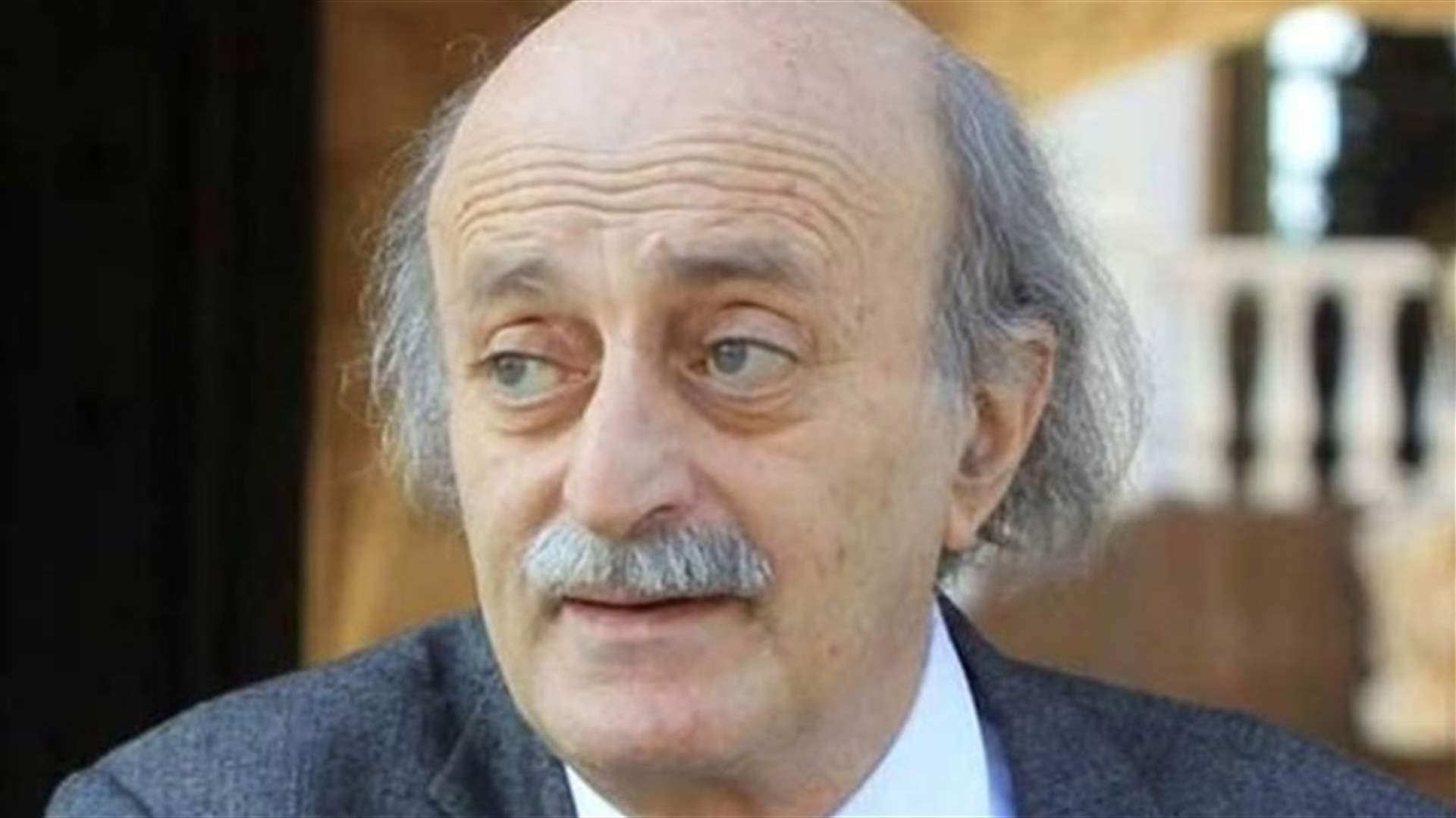 جنبلاط ينشر صورة له مع رياض سلامة...وهذا ما قاله