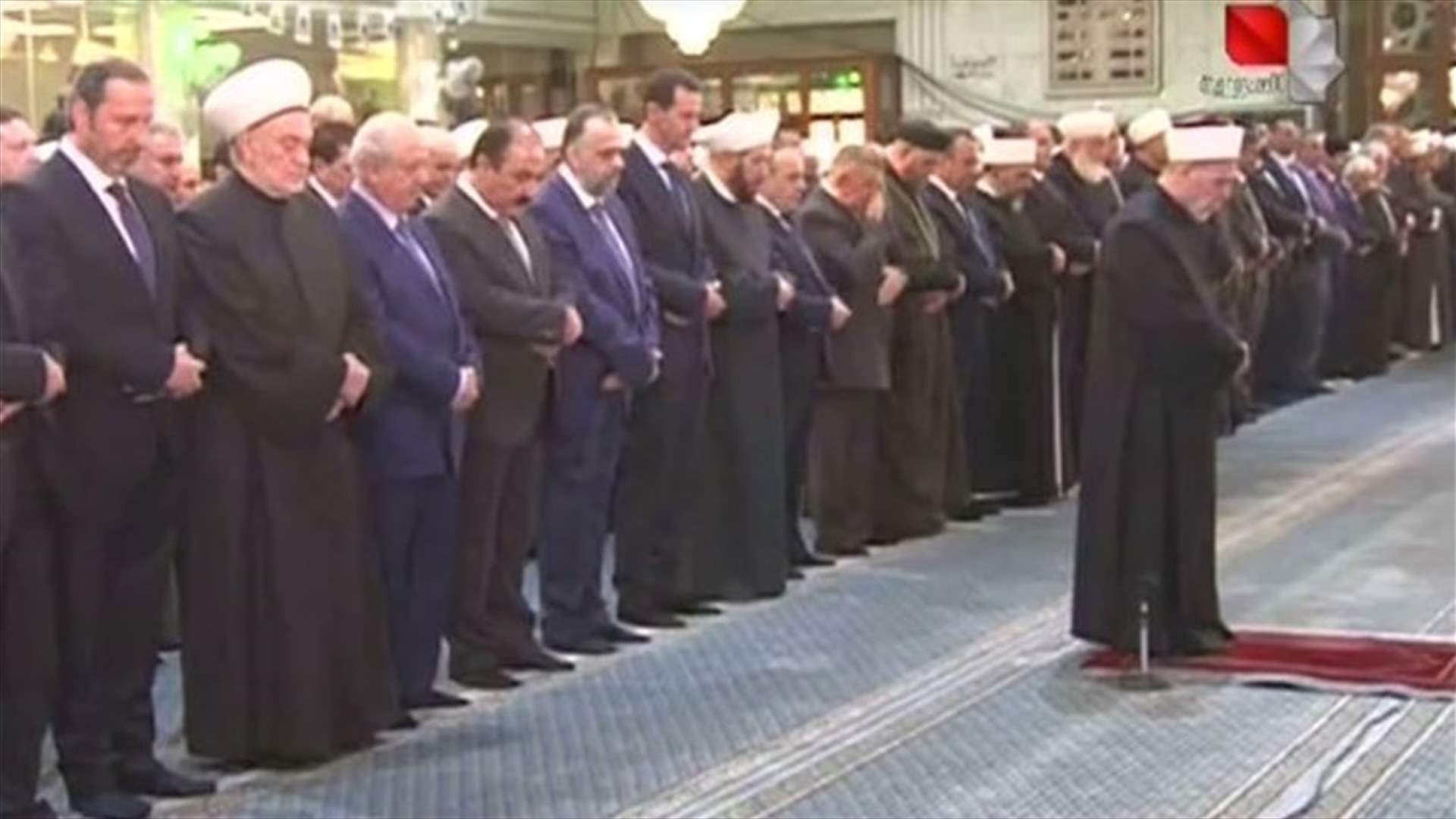 الأسد في أحد مساجد دمشق بمناسبة المولد النبوي (صور)
