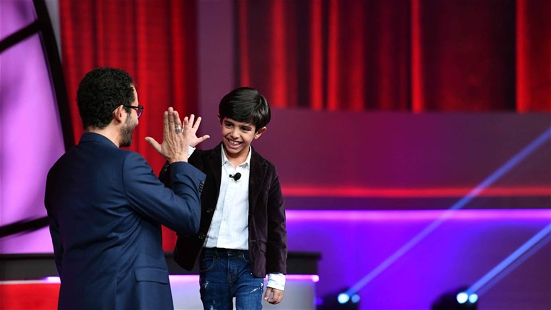 مشهد تمثيلي طريف بين الطفل محمد الحربي وأحمد حلمي (فيديو)