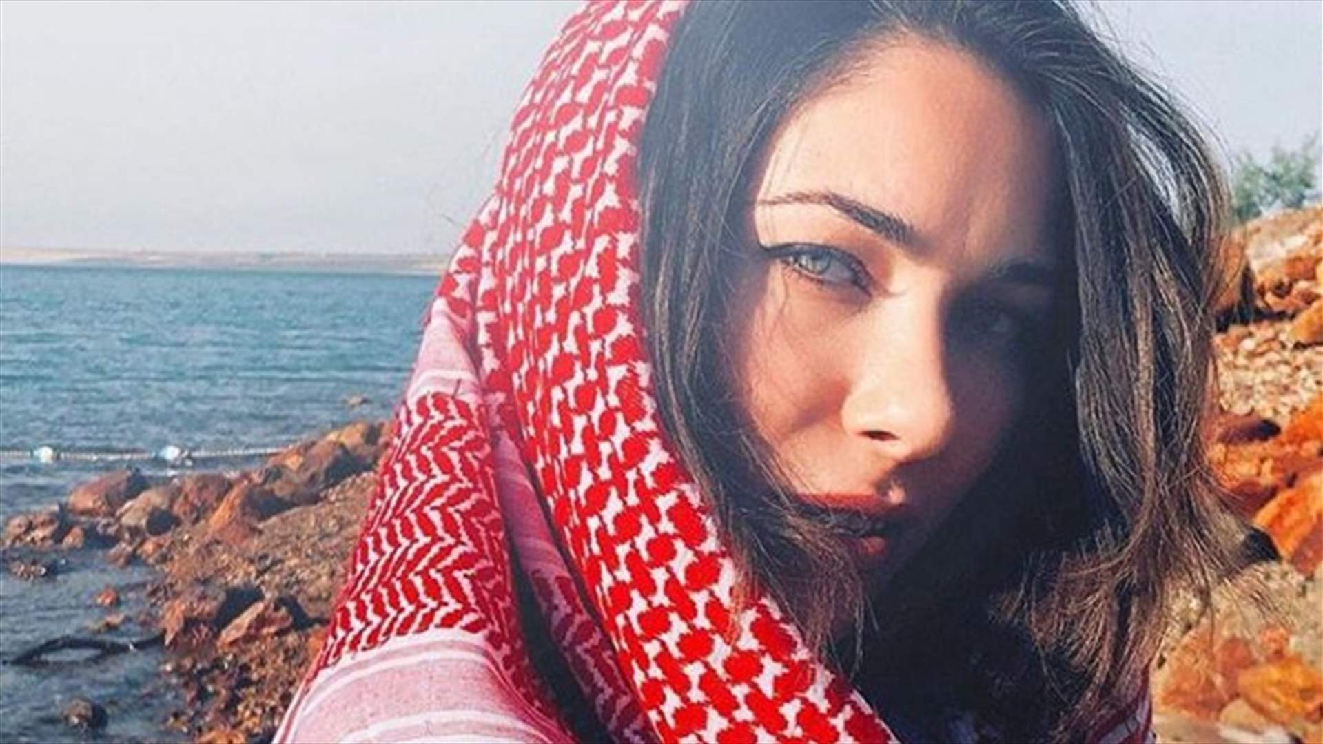 دانييلا رحمة تستبدل مساحيق التجميل بالطين.. شاهدوا ماذا فعلت (فيديو)