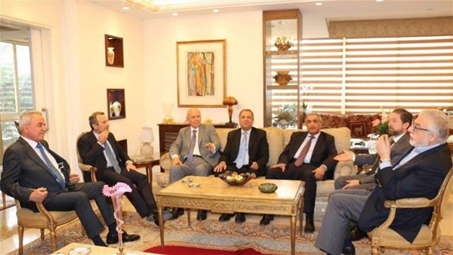Independent Sunni MPs agreed to call and request meeting with Hariri