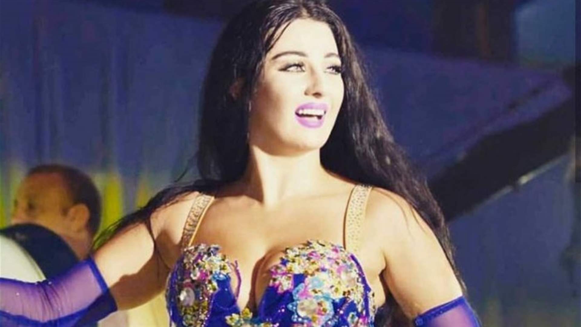 صافيناز تُتهم بالإباحية بسبب صورتها بالبكيني