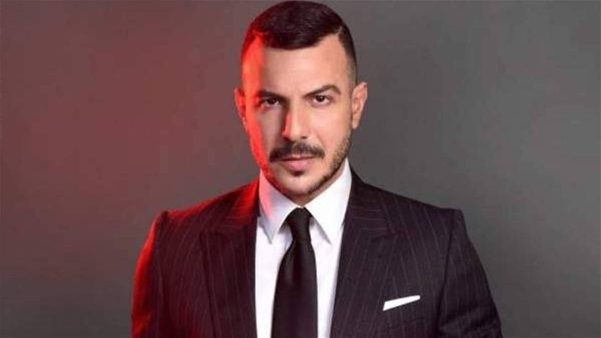 باسل خياط ينشر صورة له مع ابنه وشقيقه... لن تُصدّقوا الشبه بينهم!