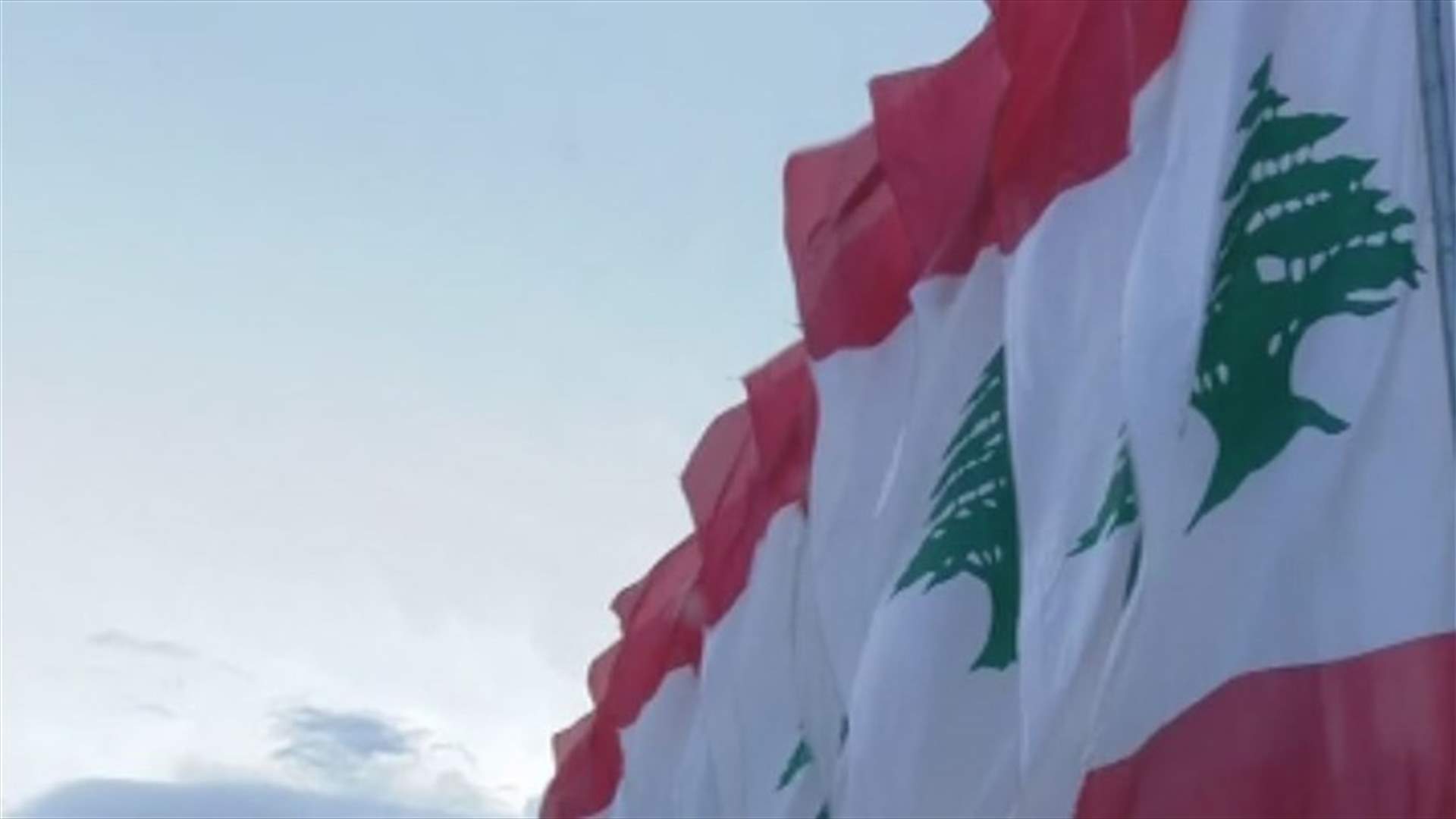 الرؤساء الثلاثة يحضرون العرض العسكري بمناسبة الذكرى الـ 75 للاستقلال (صور)