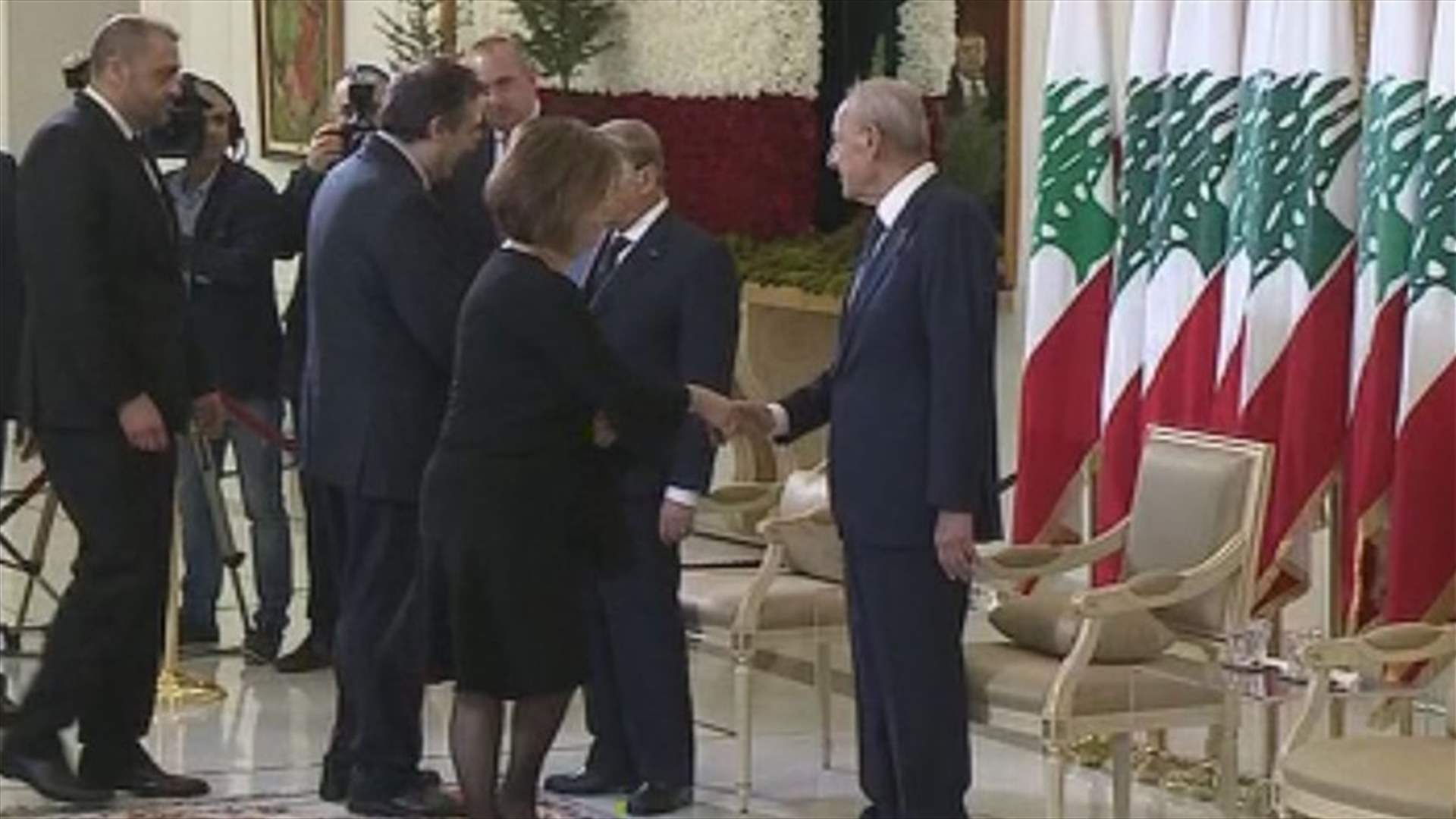 الحريري ينسحب من تهاني عيد الإستقلال تجنباً لمصافحة السفير السوري (صور)
