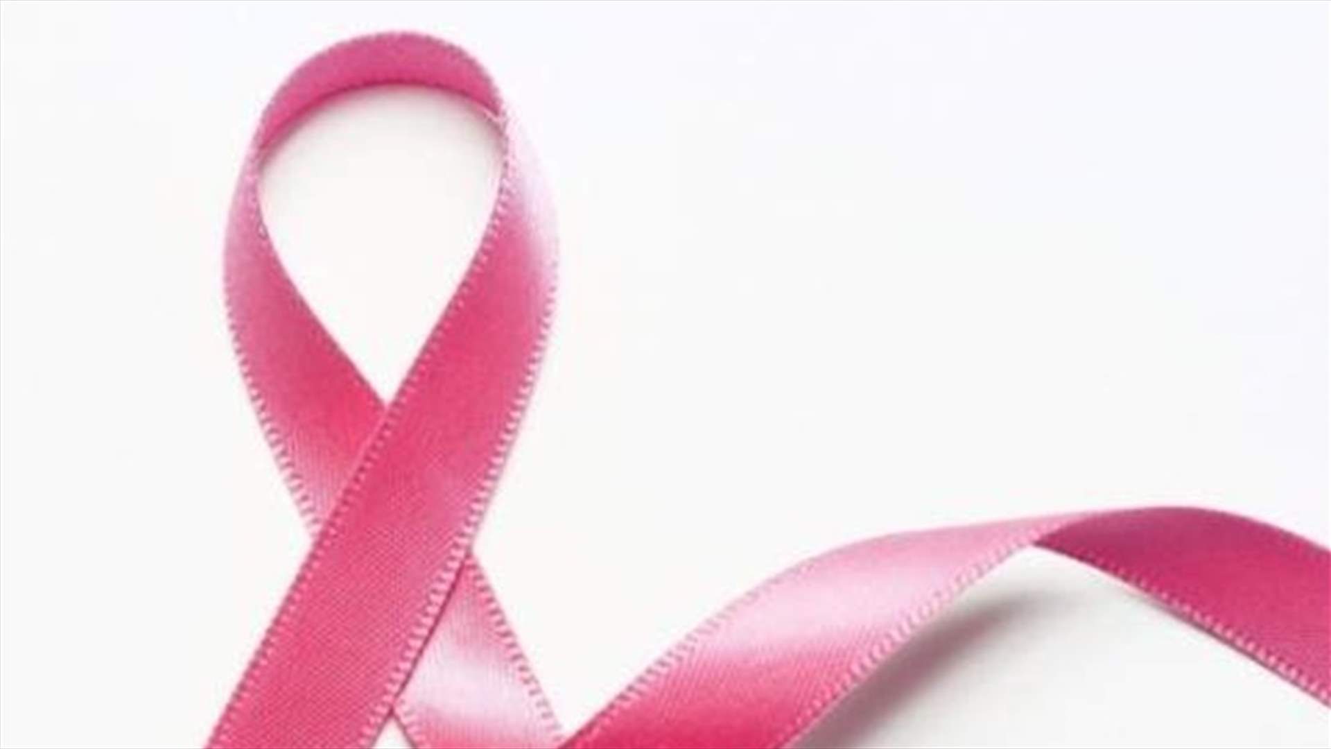 نجمة تُعلن للمرة الأولى استئصال السرطان من صدرها