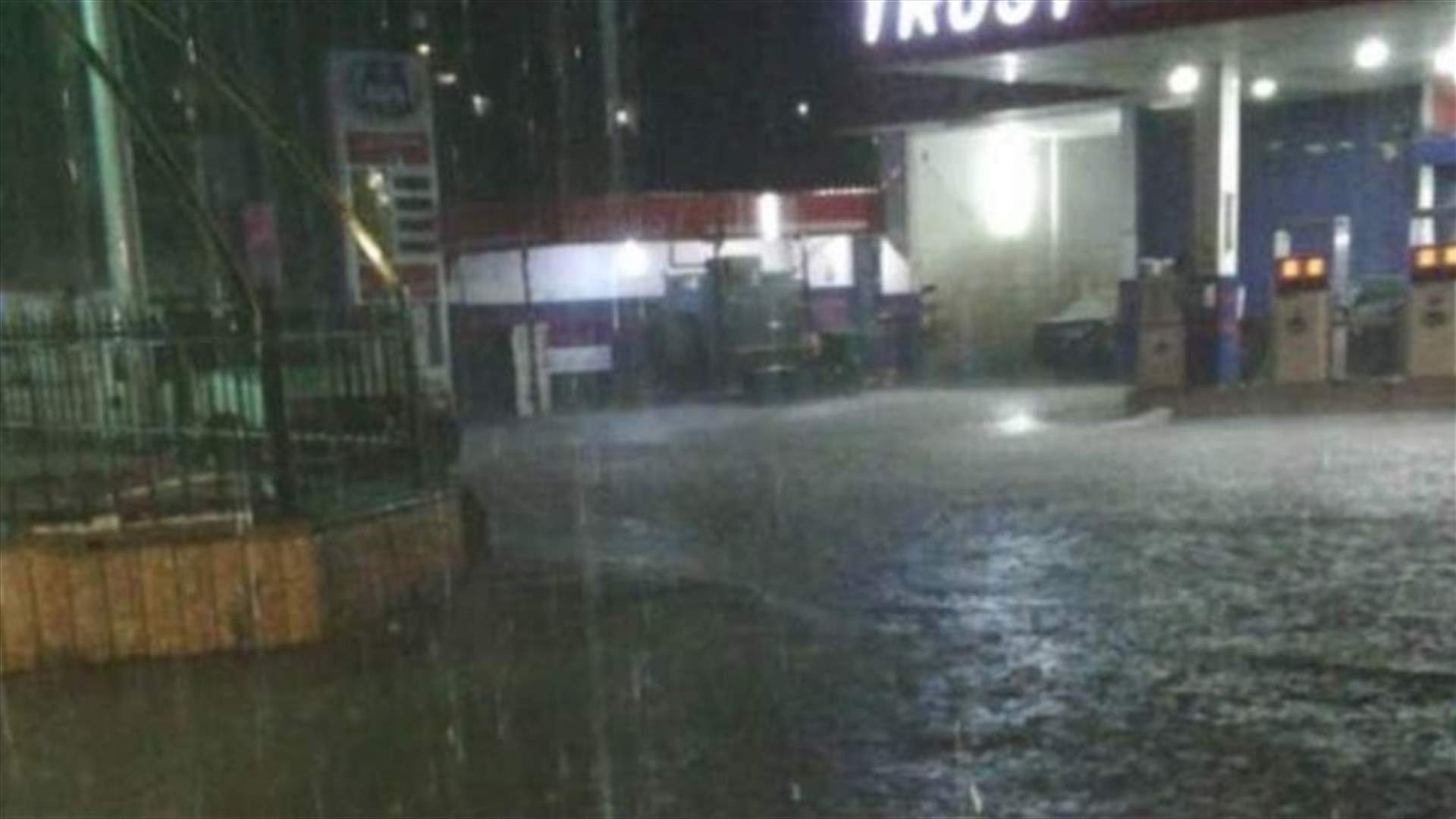 سيول وحبات برد كبيرة في النبطية