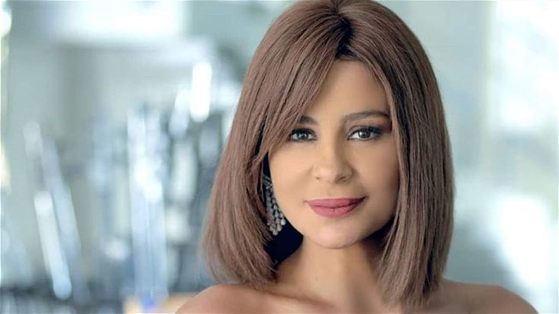 هجوم على كارول سماحة بسبب العلم اللبناني... لماذا إعتذرت؟