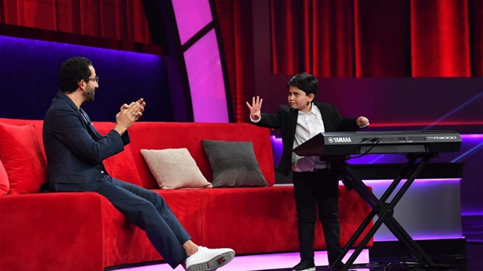 عبد الله ياسر عزف وغنى ورقص... أشعل المسرح بموهبته الفريدة