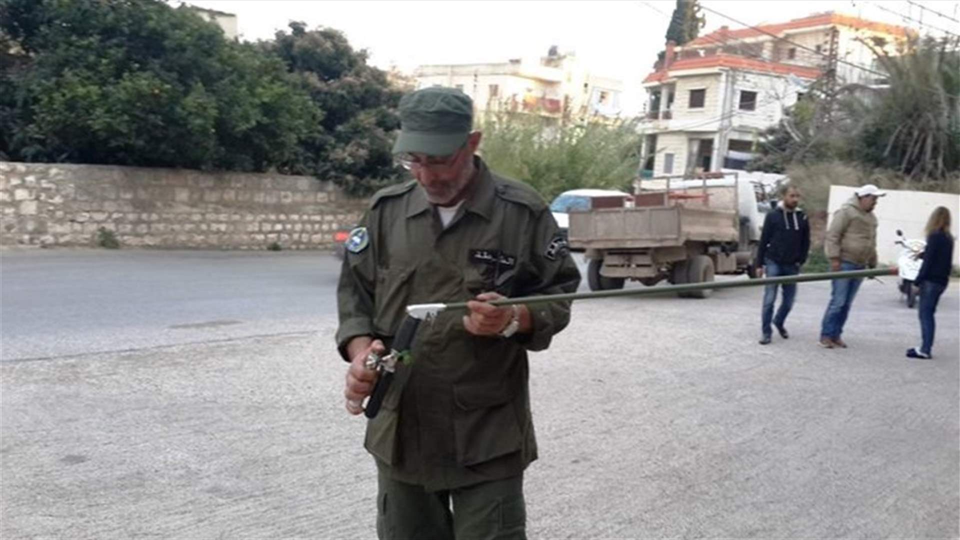 بلدية النبطية تلاحق الكلاب الشاردة