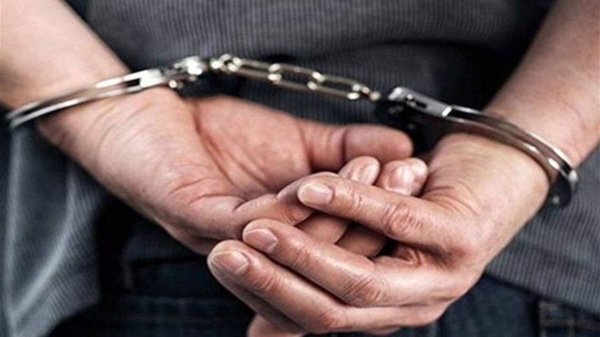 مروّج مخدرات في محلّة طريق المطار في قبضة المعلومات (صورة)
