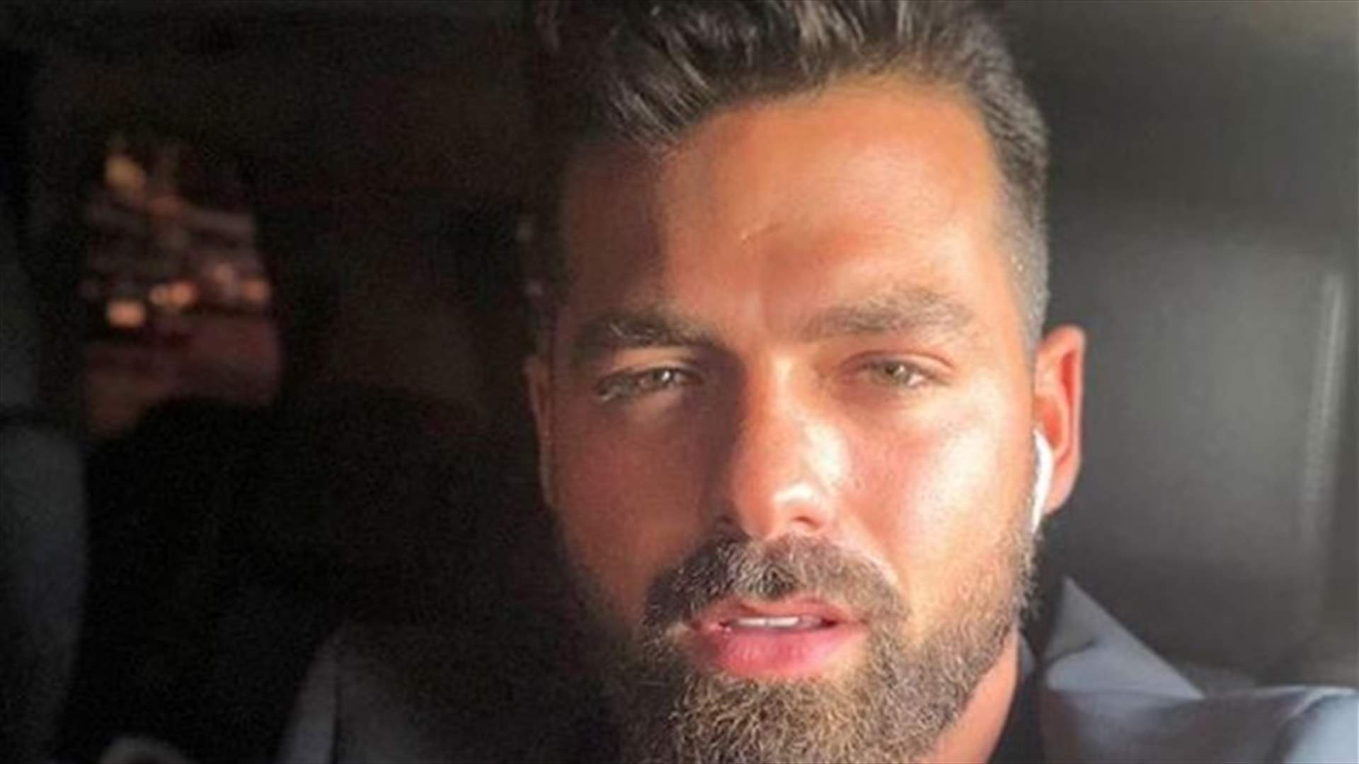 جو صادر ينجو من حادث سير مروّع.. فيديو لواجهة سيارته المُحطّمة