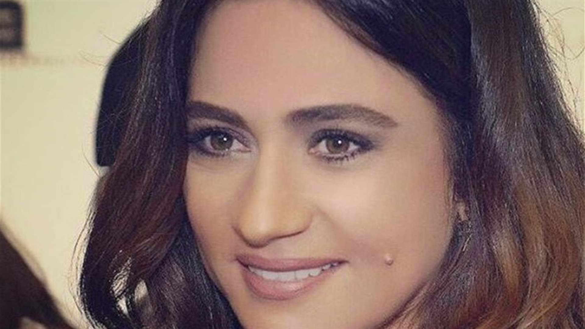 صورة لجوليا بطرس في مراهقتها.. هل كانت شبيهة سيلينا غوميز؟