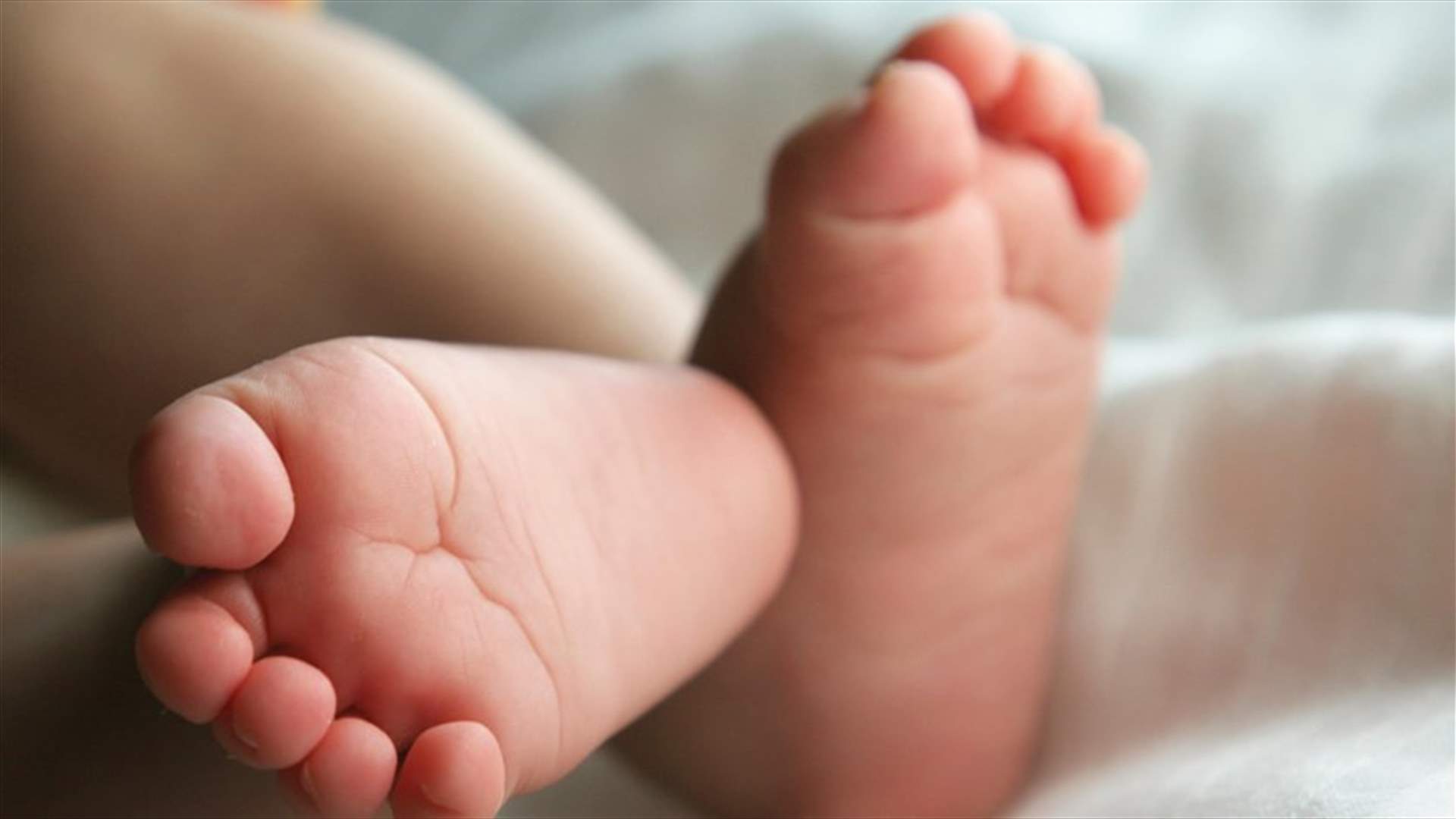 رمت رضيعتها في مكب للنفايات بطرابلس... والمستشفى تتعرف عليها