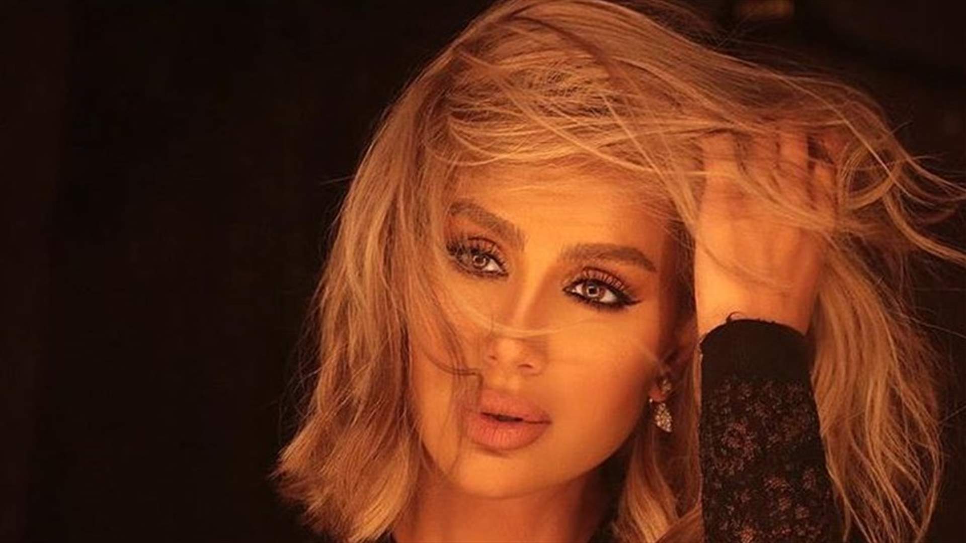 مايا دياب تُفاجئ صديقها بأغرب طريقة.. "وين بدّي اتحمّم؟" (فيديو)