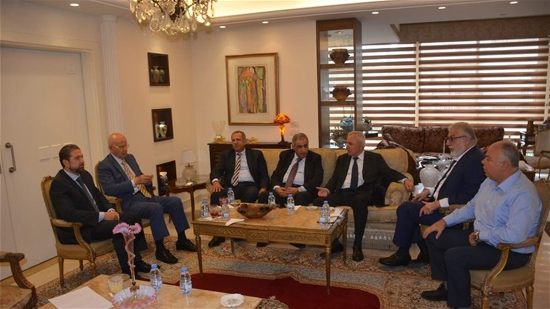 مصادر اللقاء التشاوري للنواب السنة المستقلين ترّد على ما يتم تداوله عن مبادرات تتعلق بحل العقدة السنية