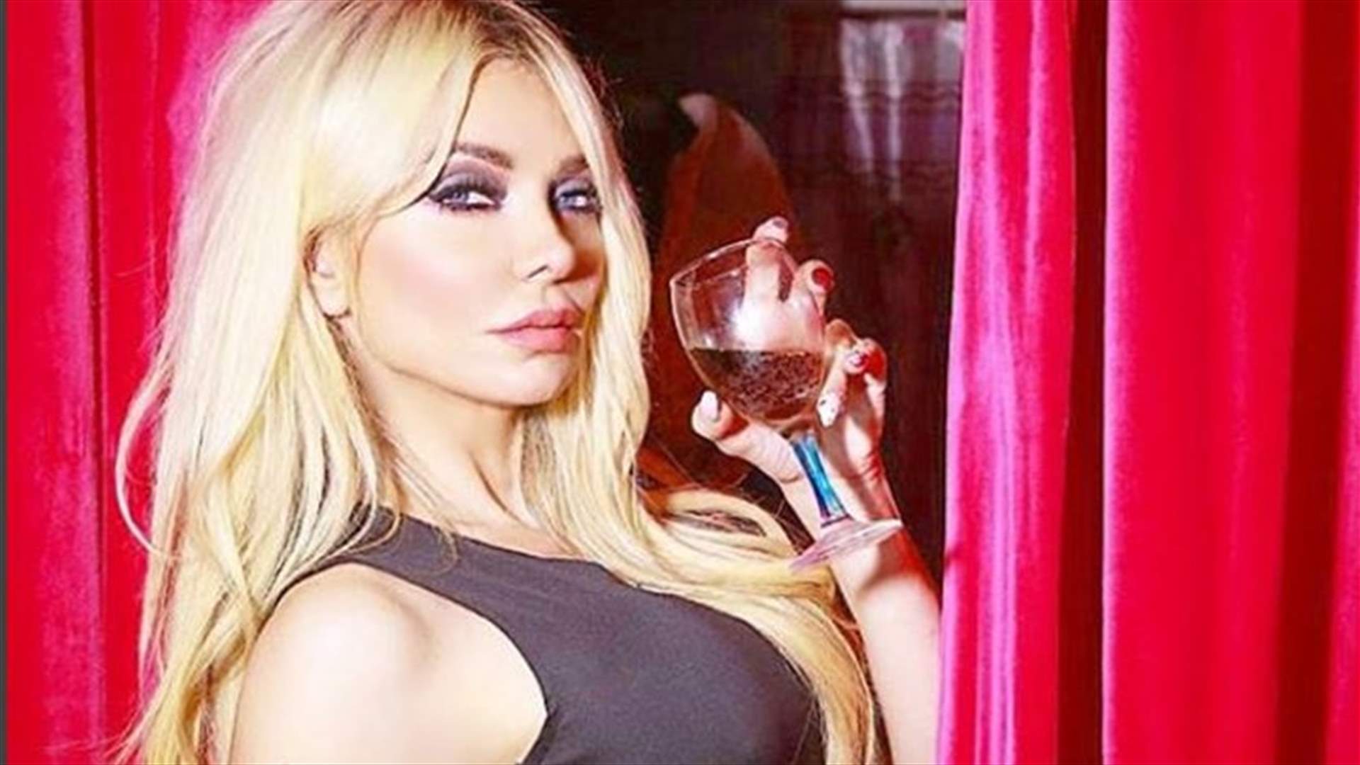 من جديد ميريام كلينك بملابسها الداخلية ..."من قصة خيالية إلى كابوس" (صور)