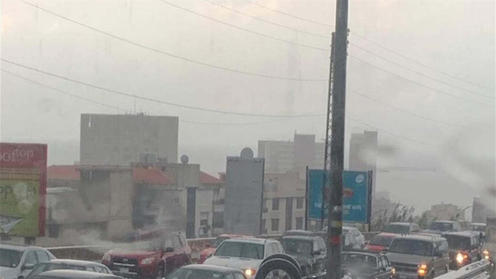 انقلاب سيارة عند مفرق دونا ماريا على اوتوستراد كازينو لبنان (صورة)