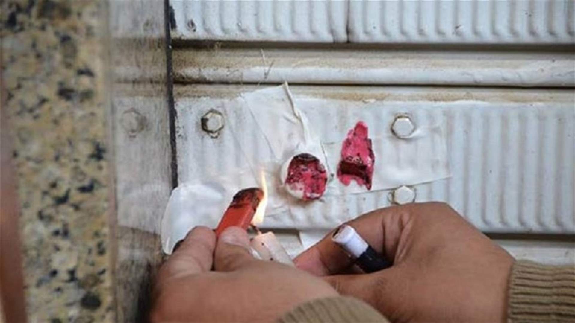 إقفال مستودع لبيع لحوم الدجاج بالشمع الاحمر في الزاهرية