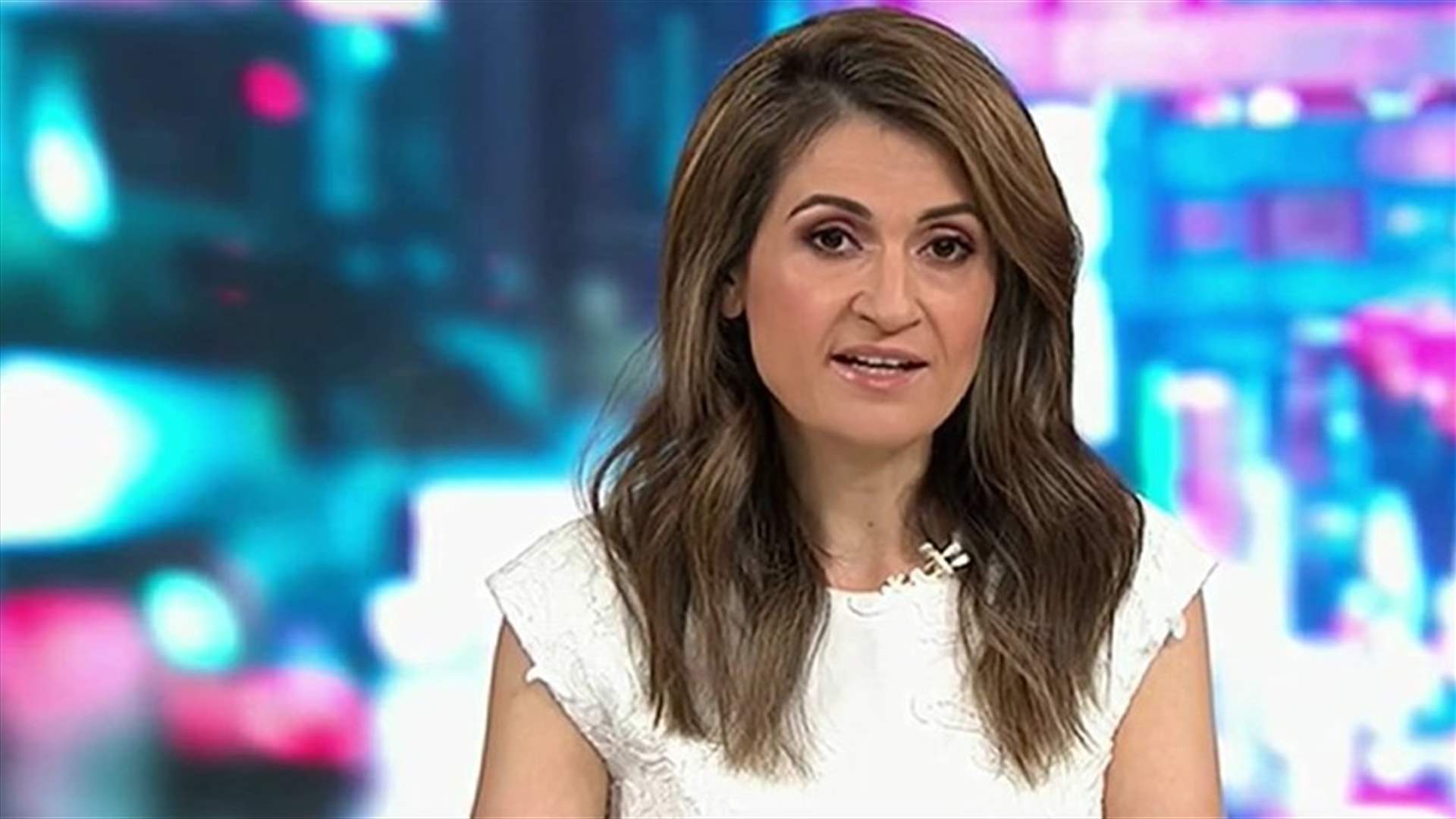قميص صحافية أسترالية تتسبّب بطردها من البرلمان (صورة)