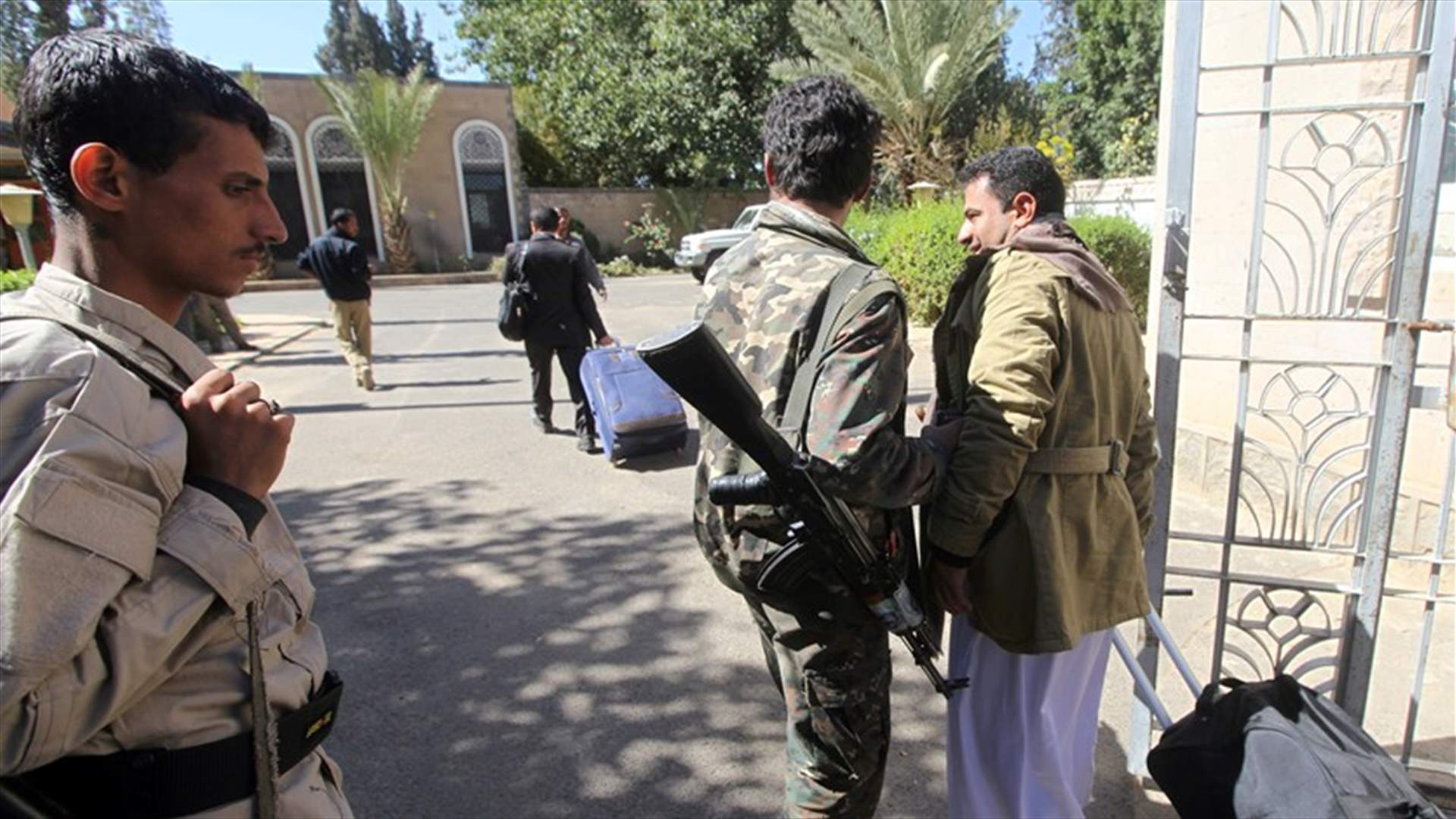 الوفد اليمني الى محادثات السويد يطالب بانسحاب الحوثيين من الحديدة