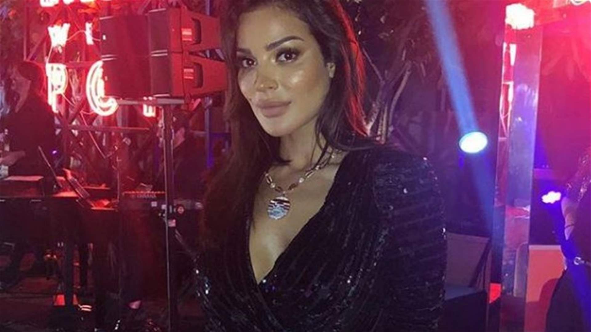 نادين نسيب نجيم في دبي بين الملوكية والإثارة.. أي فستان هو الأجرأ؟