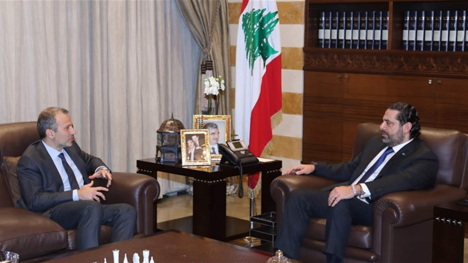 بعد موقف عون المؤيّد لحكومة مكوّنة من 32 وزيراً... كيف كان اللقاء المسائي بين الحريري وباسيل؟ (الجمهورية)