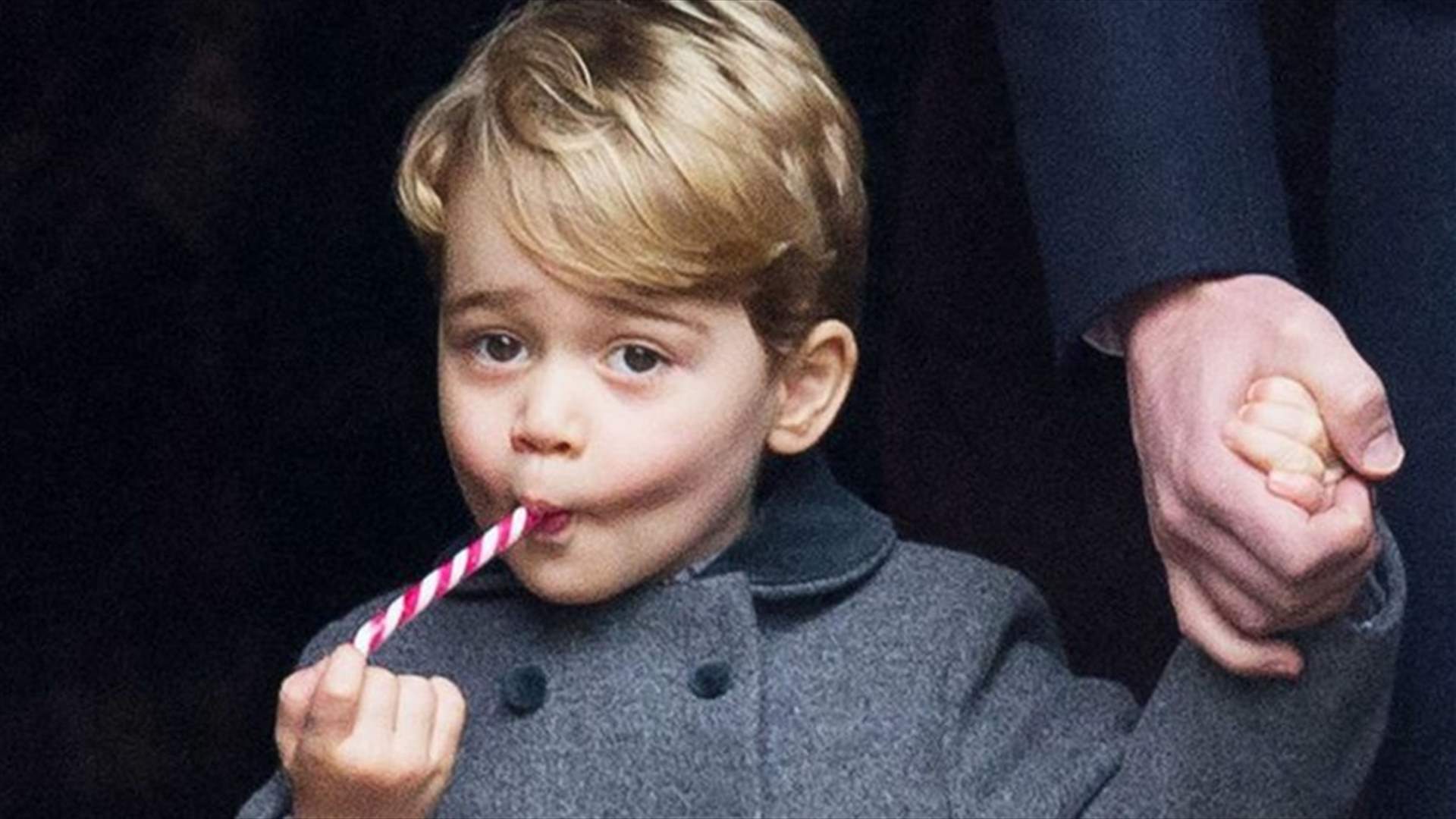 زينة تليق بملكة... شاهدوا الزينة الميلادية داخل قصر باكنغهام (فيديو)
