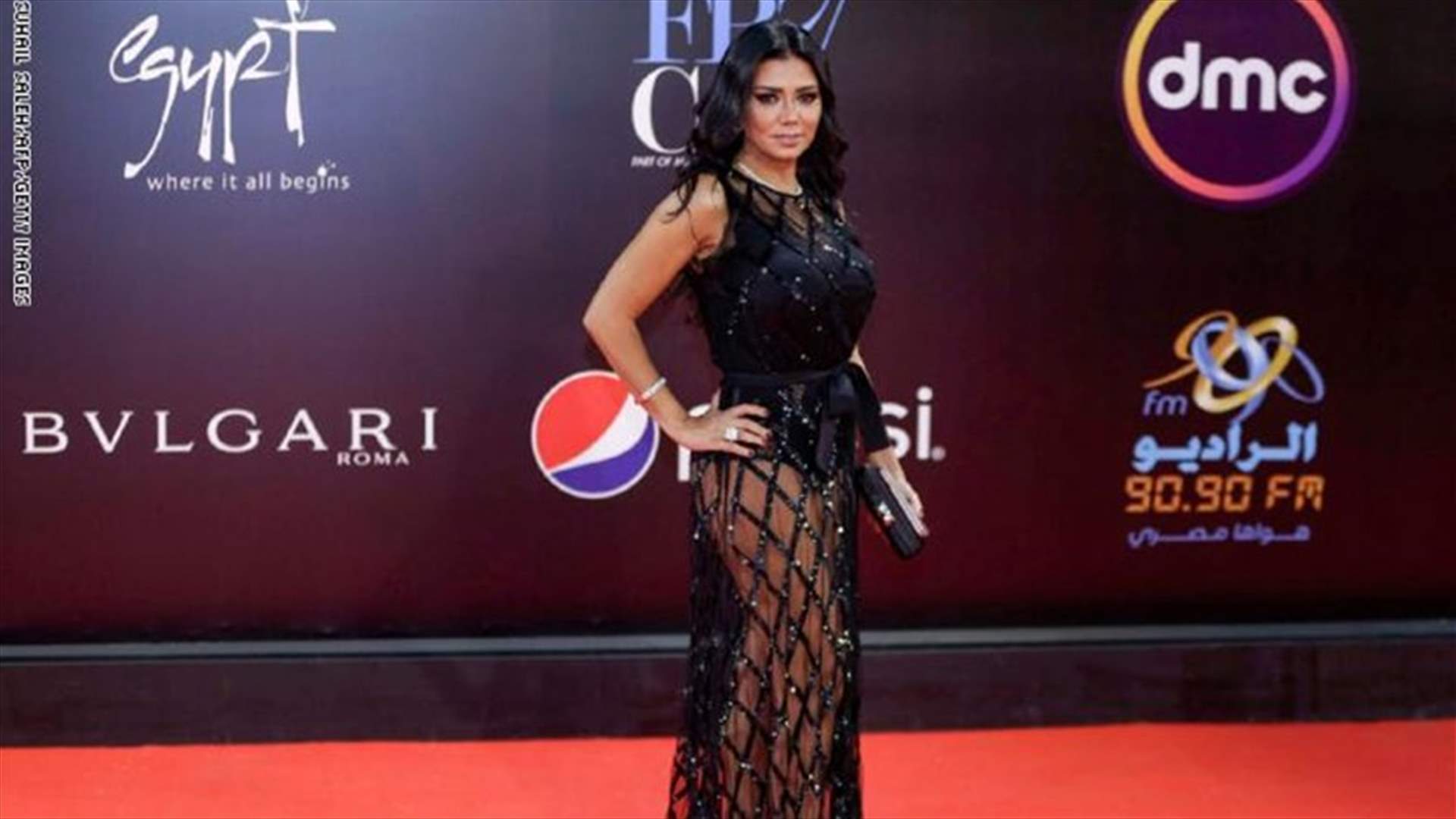 بعد إطلالتها في مهرجان القاهرة السينمائي... رانيا يوسف تتعرض للانتقادات بسبب هذه الصور