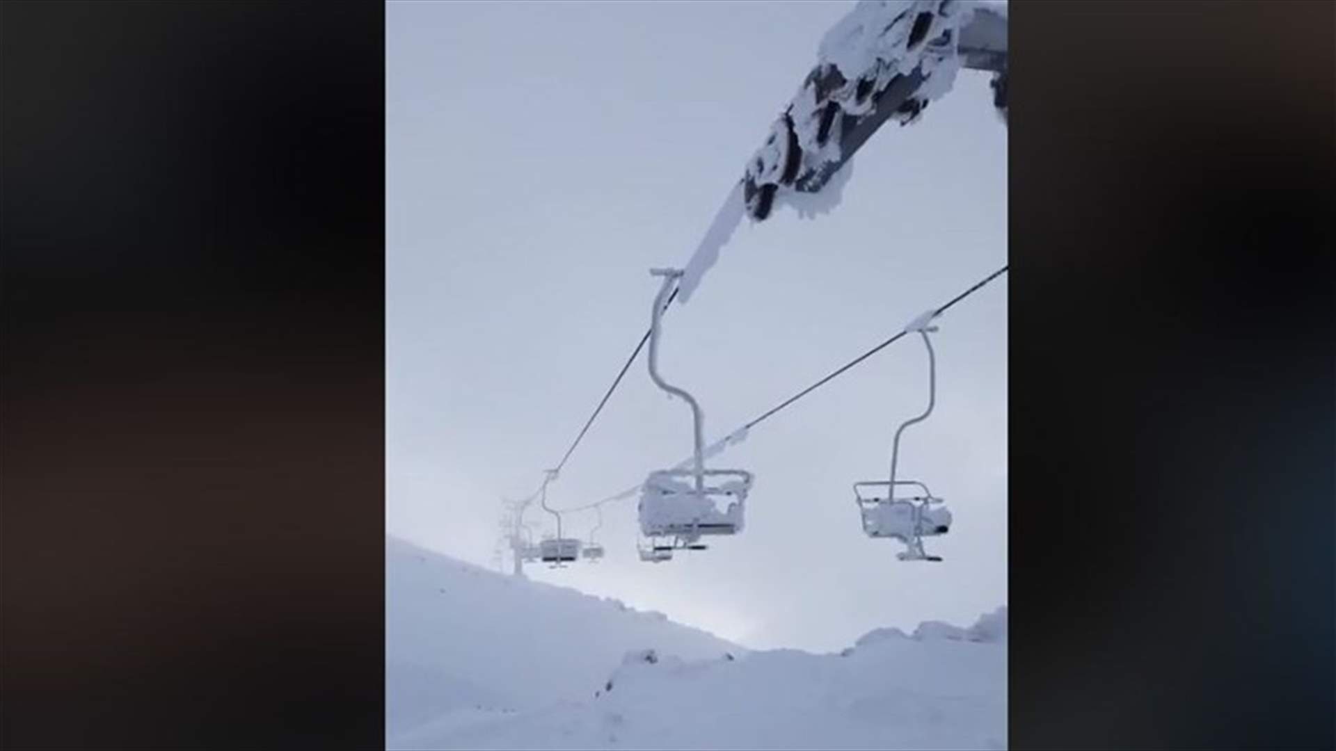 الثلوج والجليد في مشهد رائع من جرود الأرز... (فيديو)