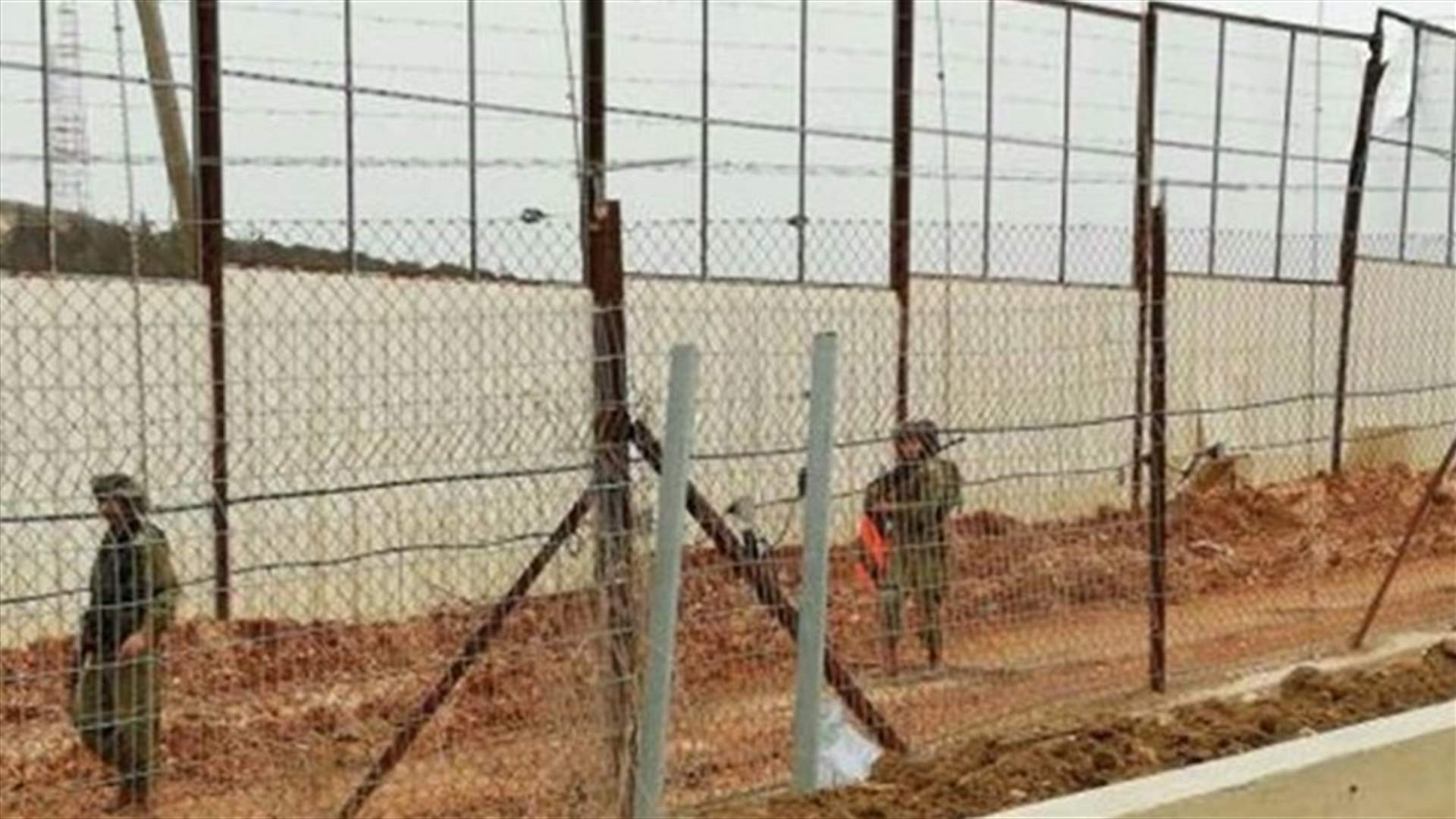 قوات الجيش الاسرائيلي استقدمت حفارة ضخمة بدأت بالعمل مقابل بوابة فاطمة