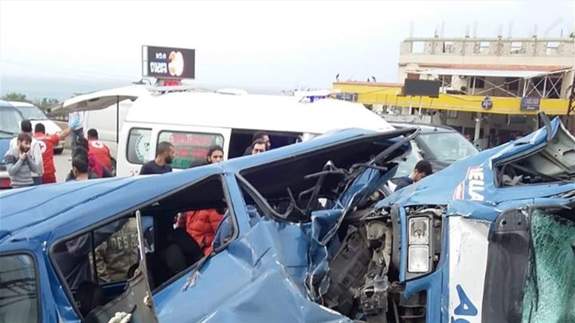 جرحى في حادث سير مروّع بين 4 مركبات على اوتوستراد القلمون (صور)