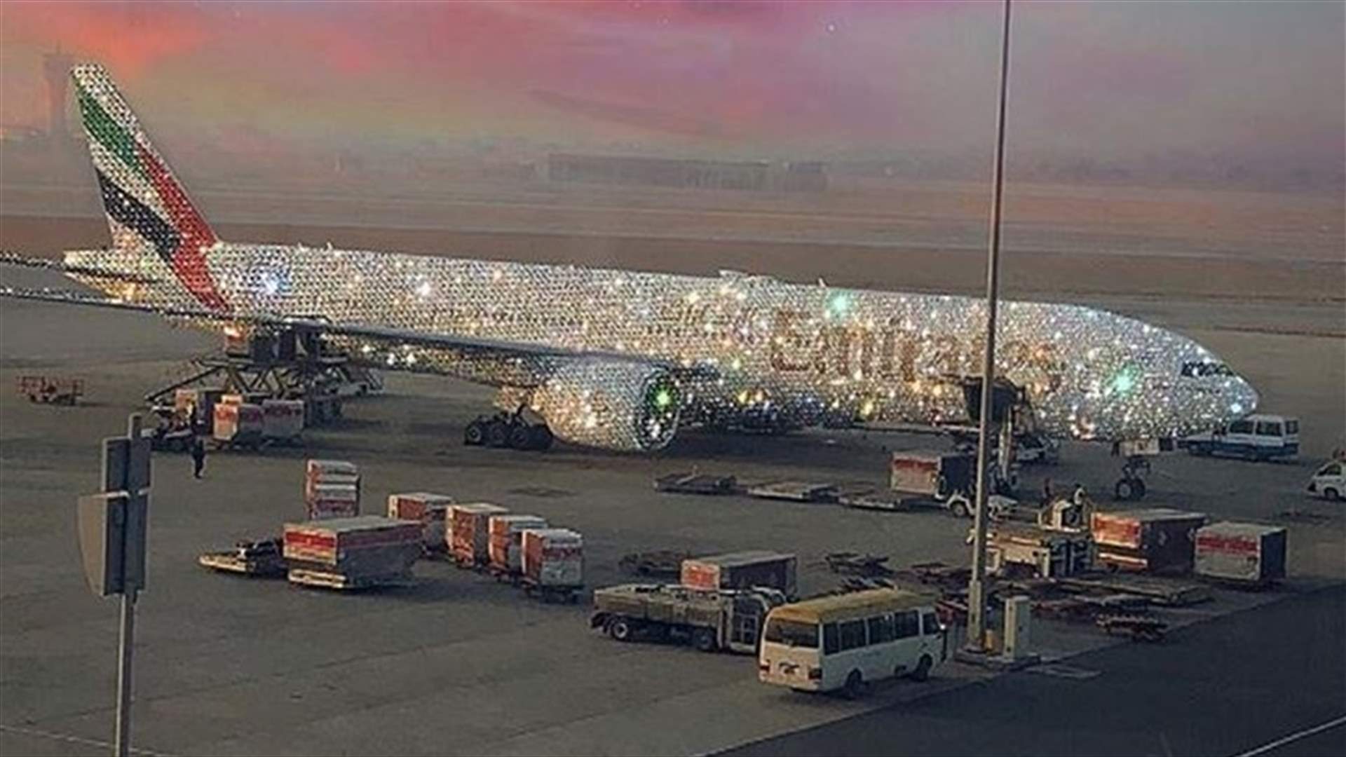 طيران الإمارات يكشف حقيقة طائرته المرصعة بالألماس